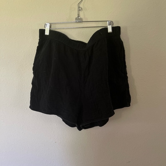 Black soft shorts - Picture 1 of 4